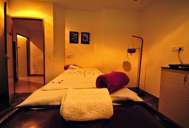 Massage parlor in Sector 63 Noida